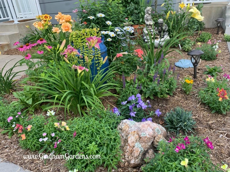 Flower Bed Ideas for Small Gardens: Creative Designs & Space-Saving Tips Flower Bed Ideas for Small Gardens: Creative Designs & Space-Saving Tips